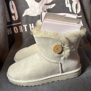 UGG Mini Bailey Button Boots - Cloud